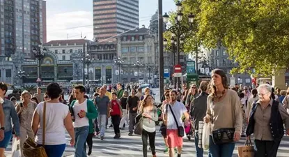 España bate récord de población en 2023: 48.592.909 habitantes.