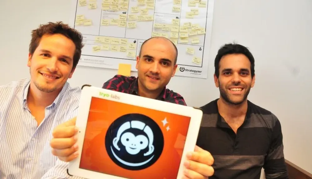 Los fundadores de Tryolabs, Martín Alcalá Rubí, Raúl Garreta y Ernesto Rodríguez.