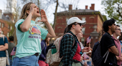 Una protesta en Harvard a favor de la libertad de expresión.