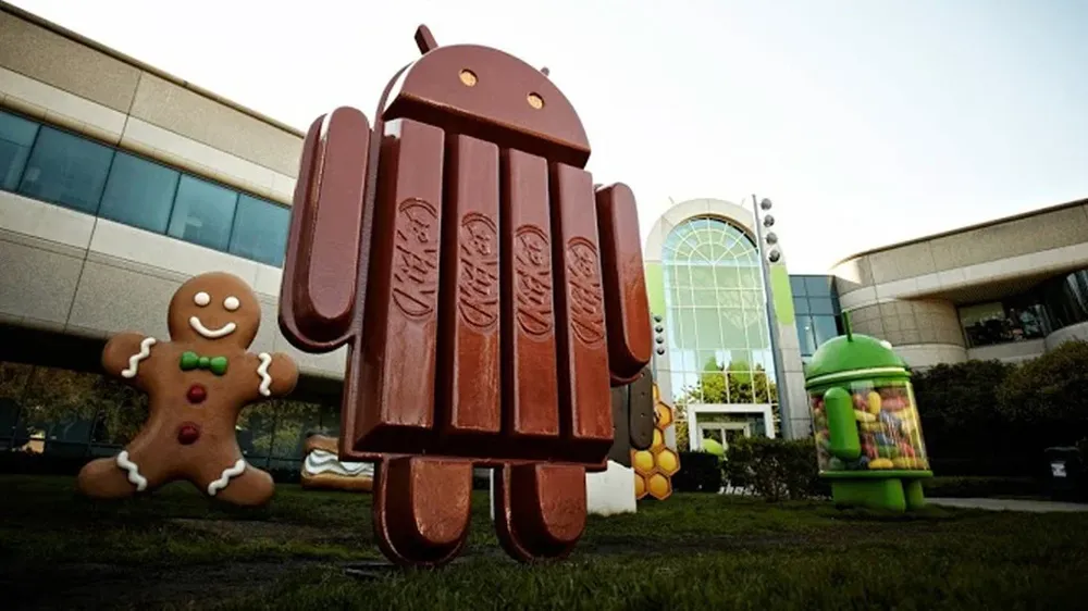 La estatua de Android KitKat que se erige en las oficinas centrales de Google