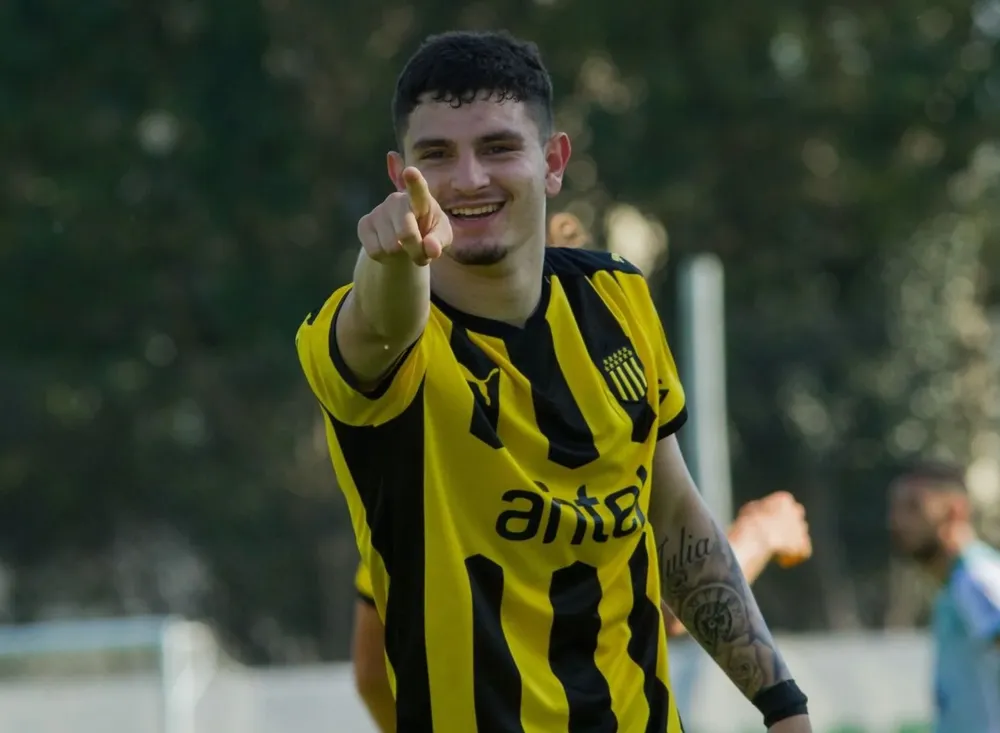 Agustín Álvarez Martínez celebra su gol ante Plaza Colonia
