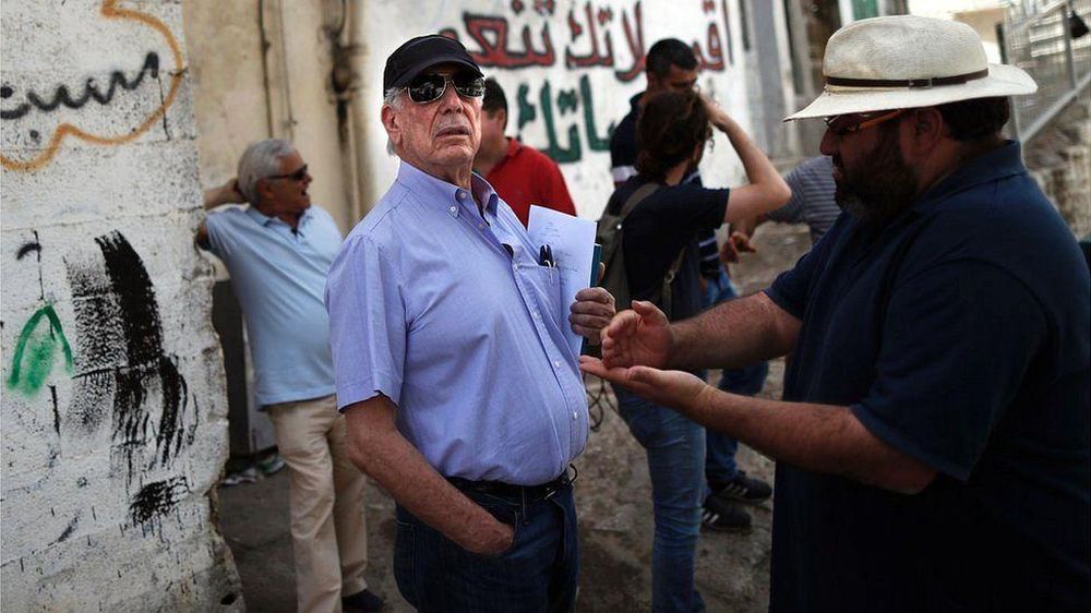 Vargas Llosa nunca fue un escritor de torre de marfil. En la foto, durante una visita en 2010 a la zona árabe de Jerusalén para documentar la situación de los palestinos viviendo bajo ocupación israelí.