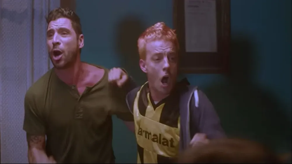 El video de Airbag en el que los personajes son hinchas de Peñarol