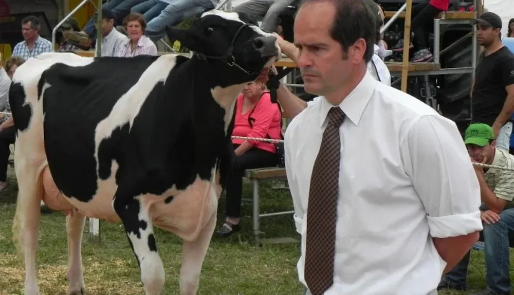 El jurado argentino Pablo Argoytia en la pista del Holando