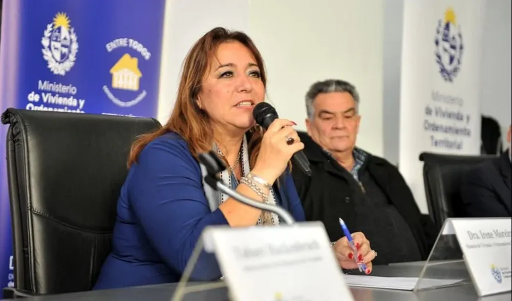 Irene Moreira, ministra de Vivienda, y Carmelo Vidalín, intendente de Durazno.