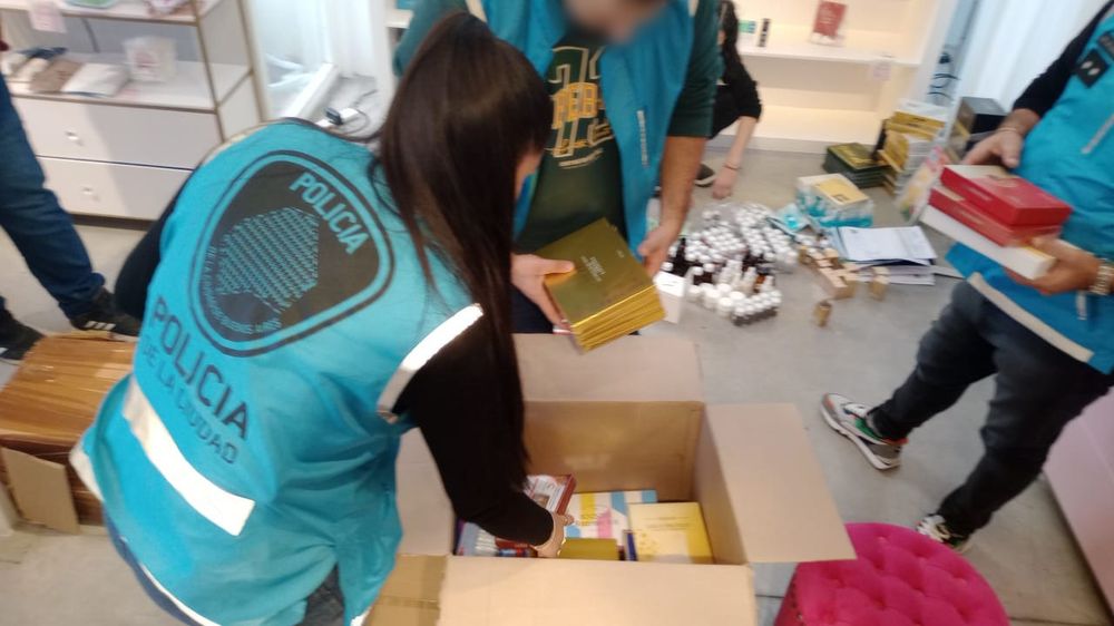 Villa del Parque: la Policía de la Ciudad allanó una distribuidora de productos de estética y cosmética
