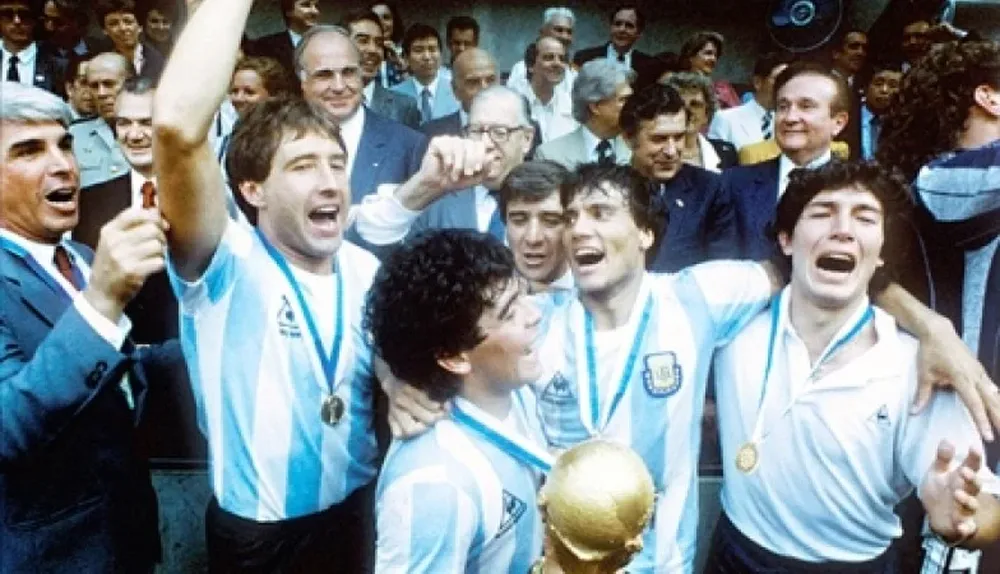 Diego Maradona festeja la Copa del Mundo de 1986