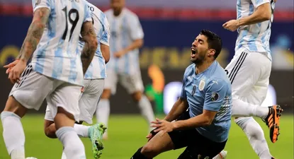 Luis Suárez contra Argentina en la Copa América 2021