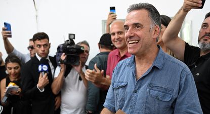 El Gobierno argentino felicitó a Yamandú Orsi por su triunfo en el balotaje