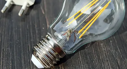 La electricidad baja un 26,5% en la primera quincena de febrero.