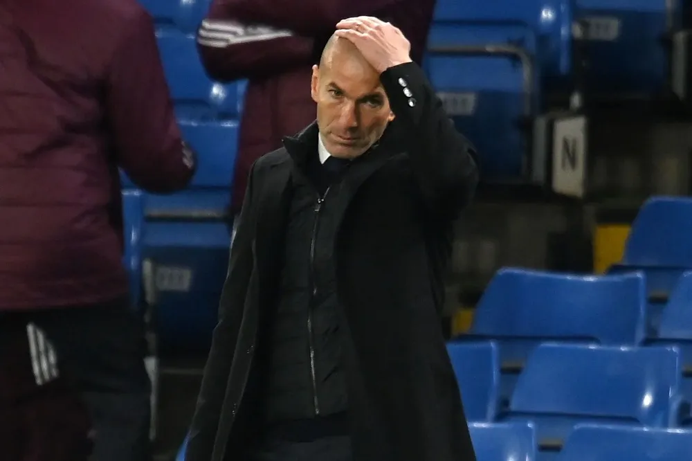 Zinedine Zidane en un partido de la Champions League con Real Madrid