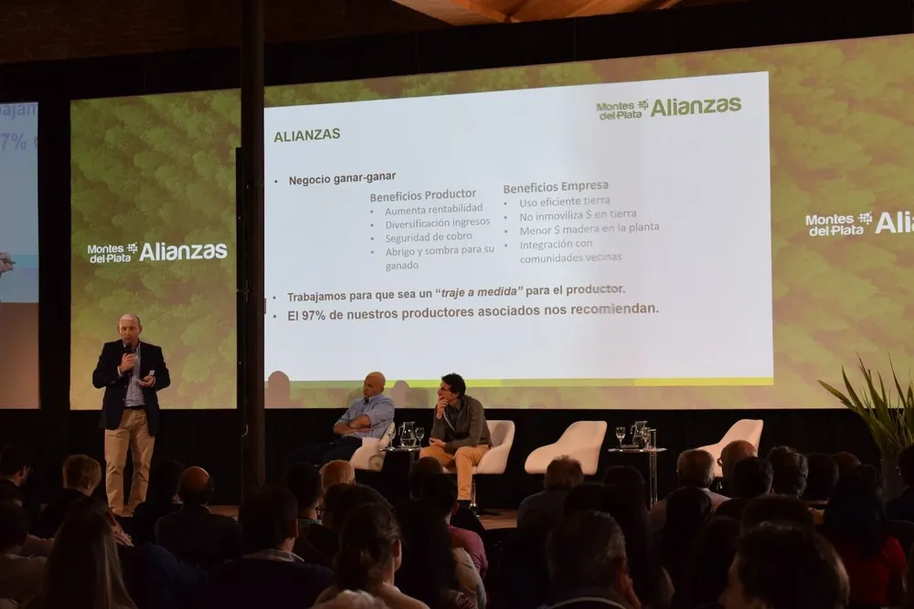 Diego Carrau, gerente forestal de la compañía, fue uno de los expositores.