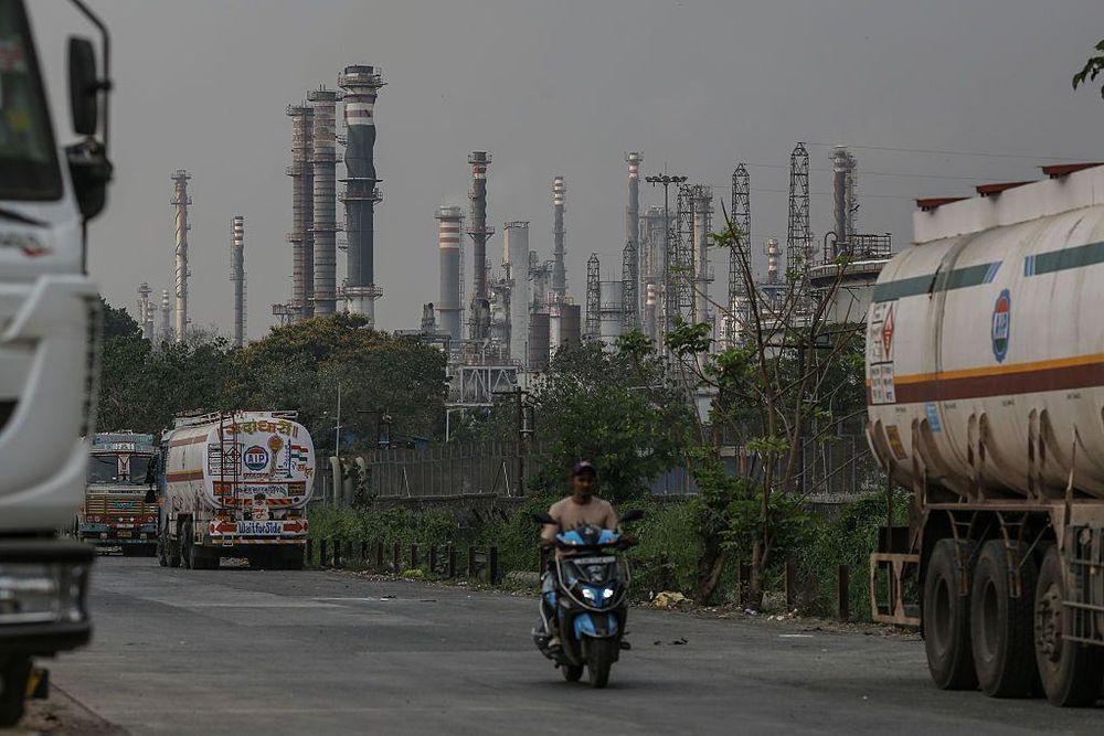 Refinerías en India procesan petróleo ruso para su venta en Occidente a través de un tecnicismo.