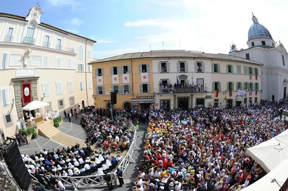 El Papa Francisco preside la solemne misa de la Asunción de la Virgen en Castel Gandolfo