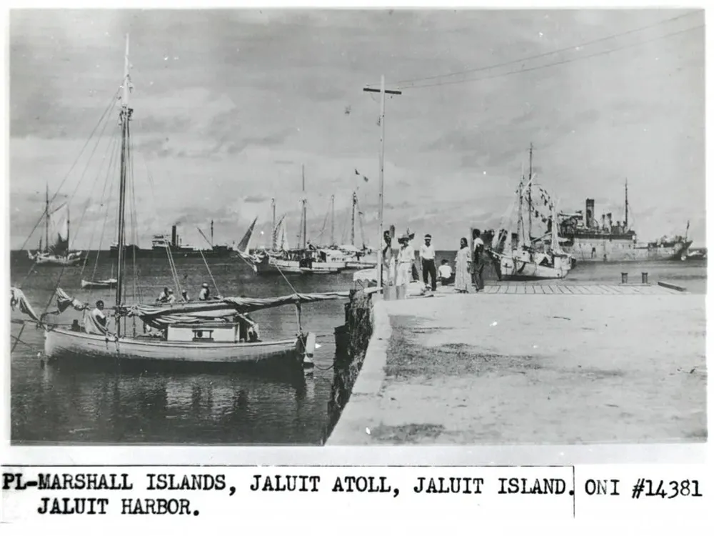 Una imagen encontrada en archivos hace posible la hipótesis de que Earhart podría haber sido tomada como rehén por las fuerzas japonesas