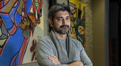 Estudió filosofía, dejó la carrera para emprender y creó una de las principales empresas de viajes para jóvenes en la región