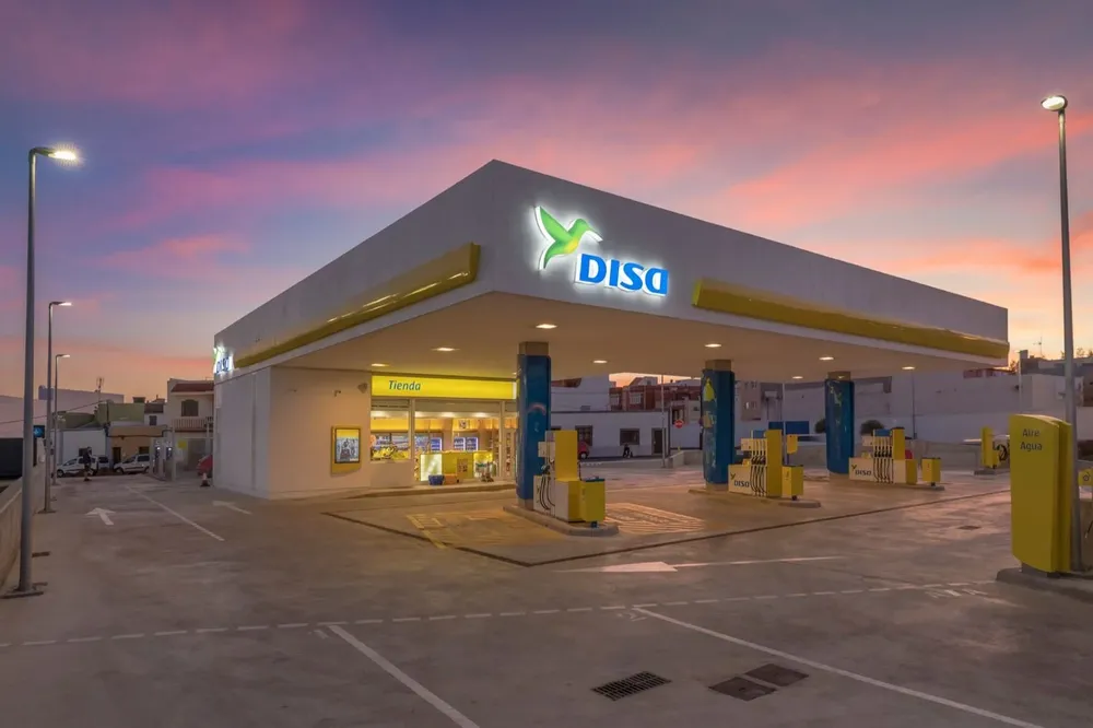 Es el segundo jugador del mercado con una cuota de mercado del 24% y una red de 88 estaciones de servicio a lo largo del país.