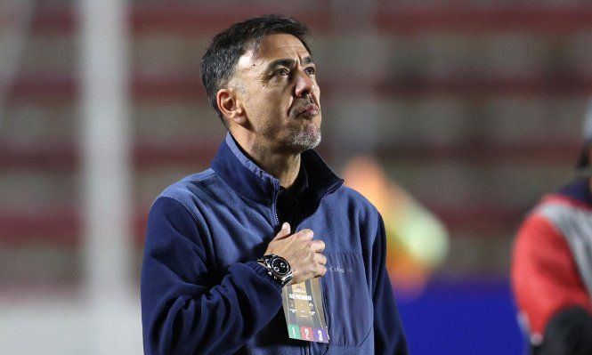 Álvaro Chino Recoba en su debut como DT del Deportivo Táchira por la Copa Libertadores, contra The Strongest