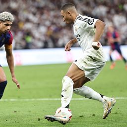 Ronald Araujo y Kylian Mbappé