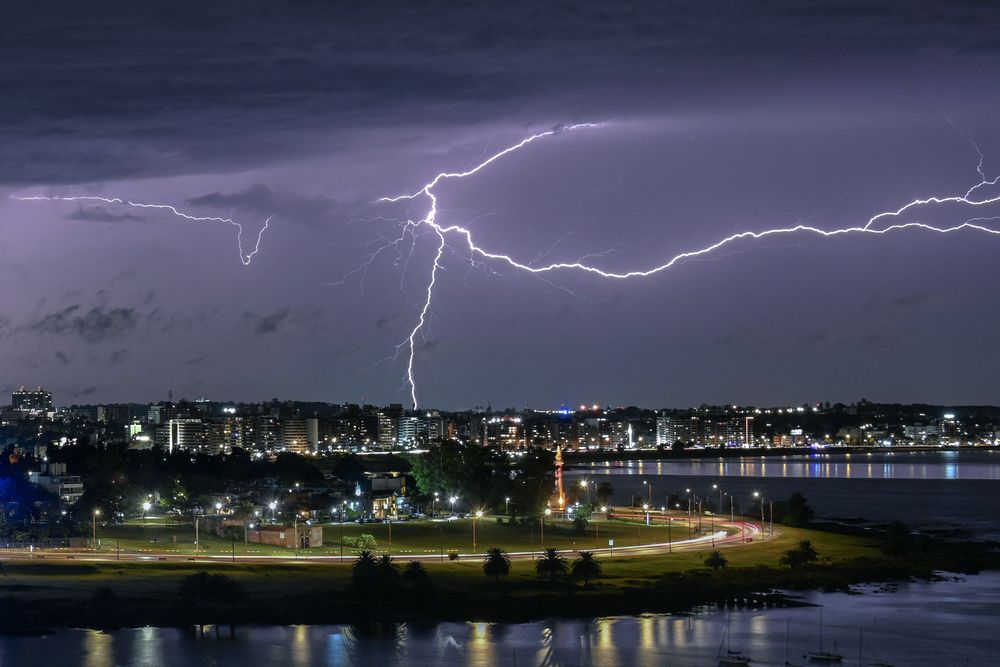 Tormenta en Montevideo, lluvias, trueno