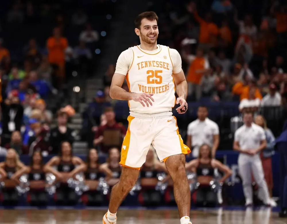 Santiago Véscovi se consagró campeón de su conferencia de la NCAA con Tennessee Santiago Véscovi se consagró campeón de su conferencia de la NCAA con Tennessee