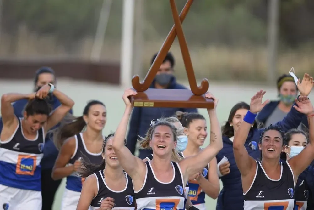 Agustina Rebellato, en la vuelta olìmpica