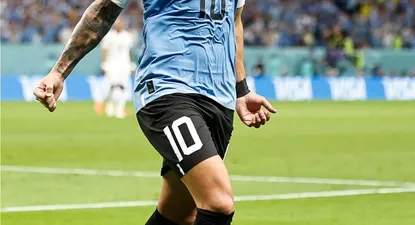 De Arrascaeta celebrando uno de sus goles para Uruguay