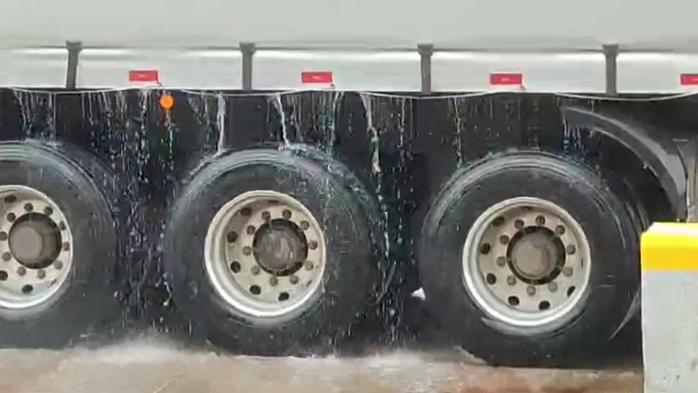 El líquido mientras caía del camión