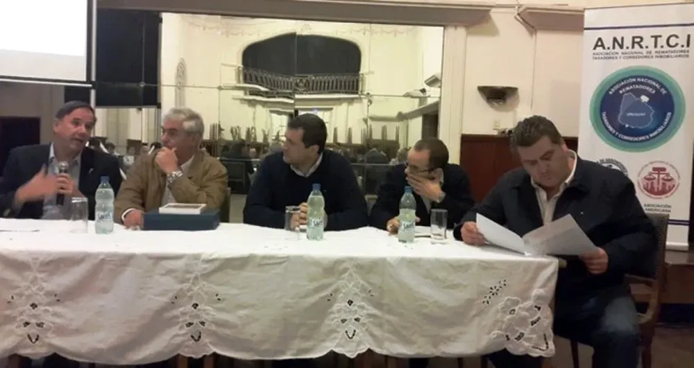 Los directivos de Anrtci y disertantes en la jornade de capacitación en Soriano