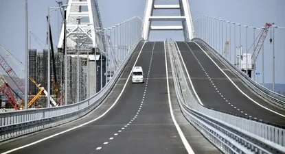 Putin inauguró un puente que une Rusia con Crimea y recibió la condena de la OTAN