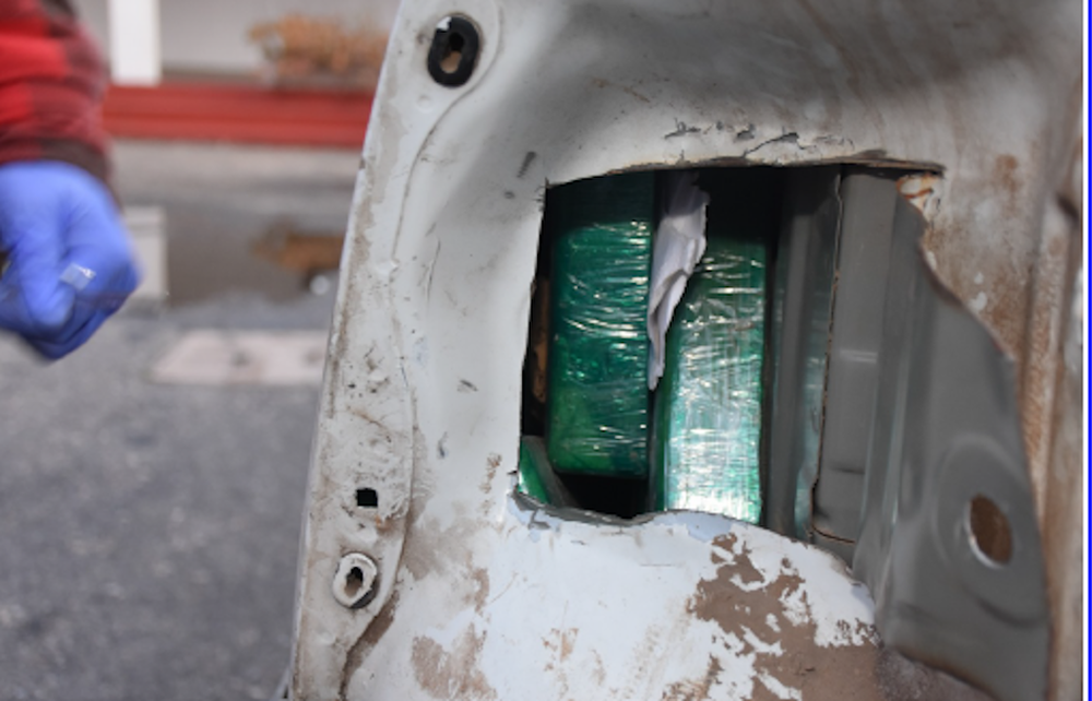 Incautación de casi 48 kilos de pasta base dentro de una camioneta
