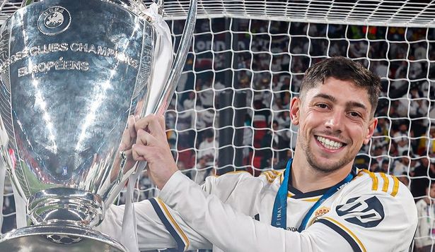 Federico Valverde con la Champions League