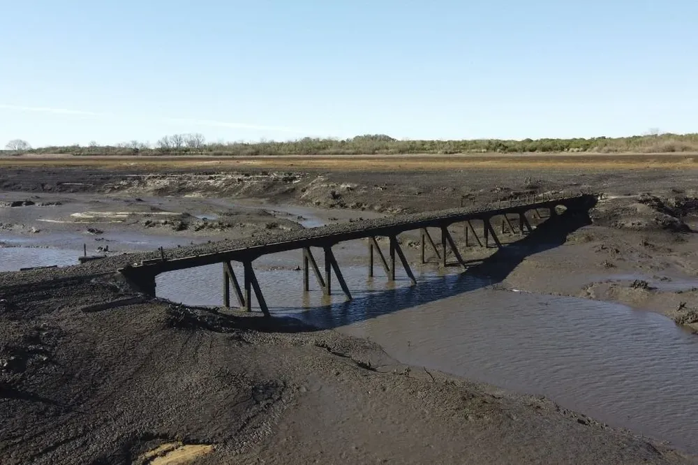 Viejo Puente Severino, que reapareció tras más de 30 años hundido por la construcción de la represa