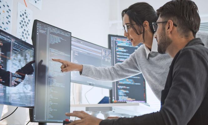 Se estima que las habilidades más valoradas serán el pensamiento analítico y creativo, la capacitación en IA y big data, el liderazgo y la curiosidad y el aprendizaje continuo