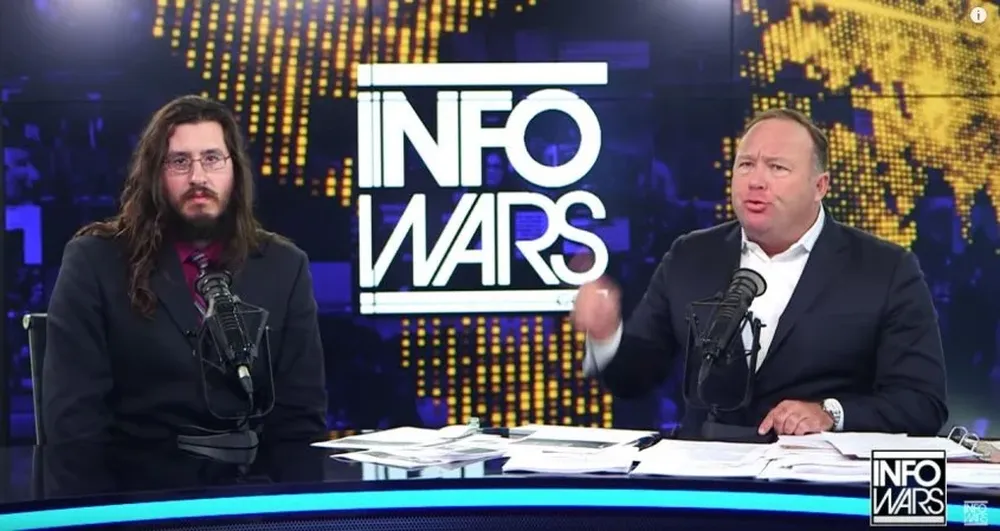 Michael Rotondo y Alex Jones, conductor del programa InfoWars