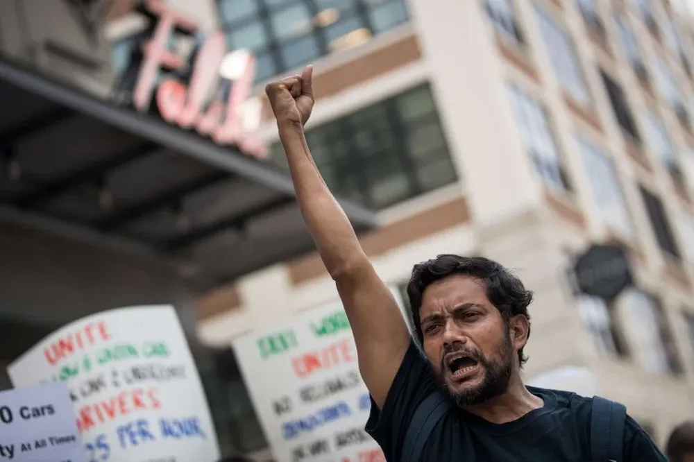 Protesta de chóferes de taxis que reclaman ante las autoridades de Nueva York.