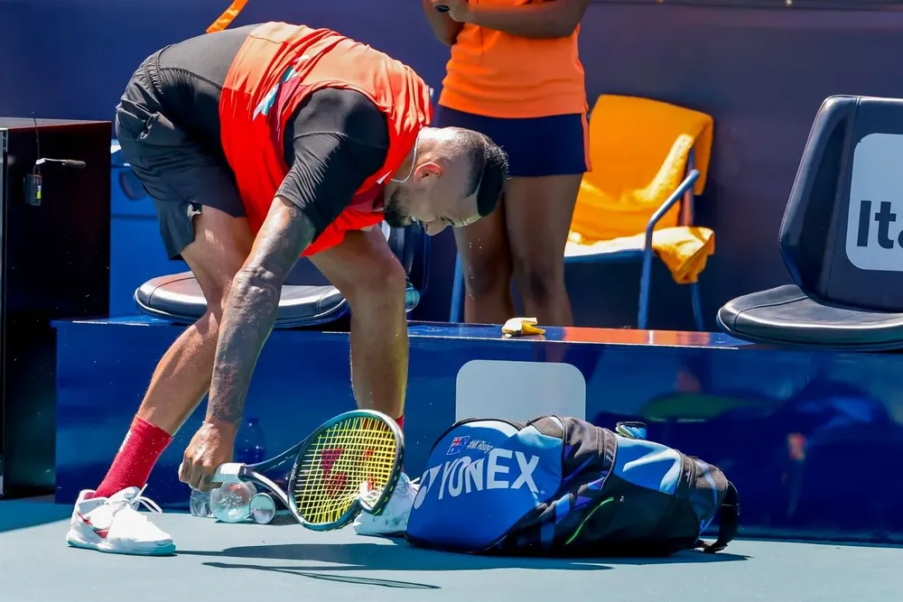 Una raqueta menos para Kyrgios