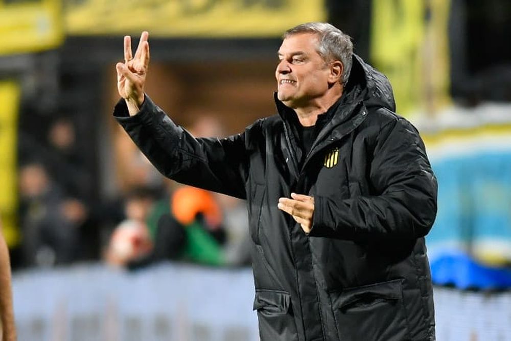 Diego Aguirre, técnico de Peñarol ante Wanderers por el Torneo Apertura