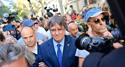 El fugado Carles Puigdemont, el jueves, al llegar a su acto en Barcelona.