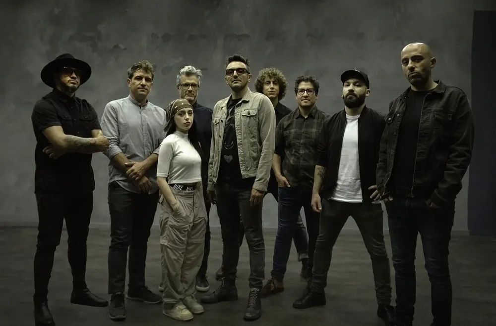 La banda adelantó un nuevo tema de su disco Luz, junto a la argentina Nicki Nicole