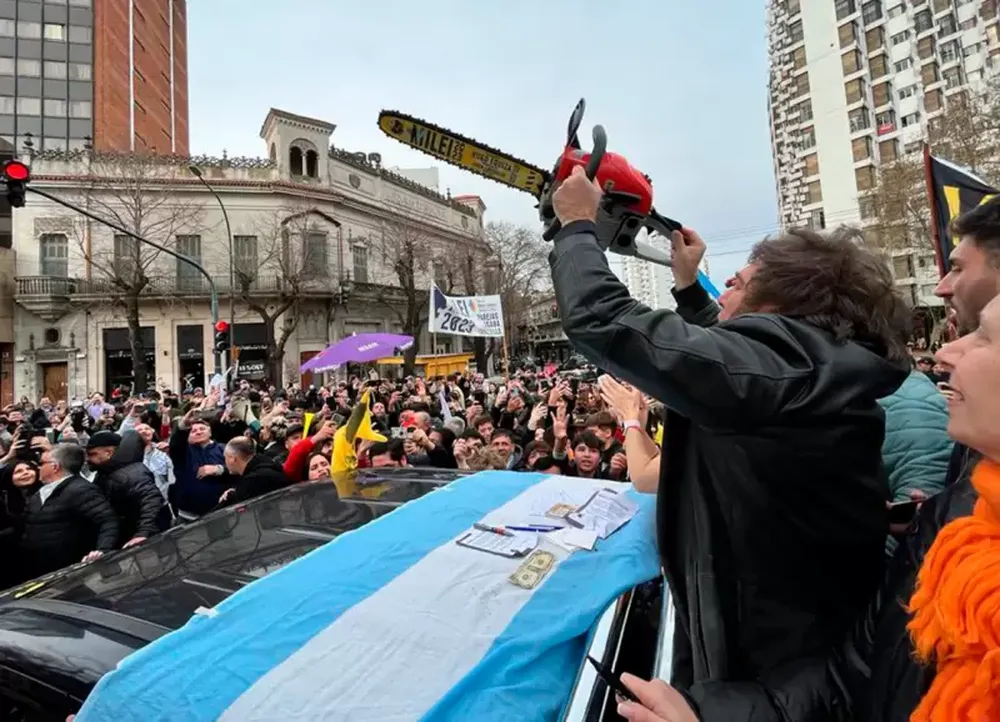Milei caravana 2023