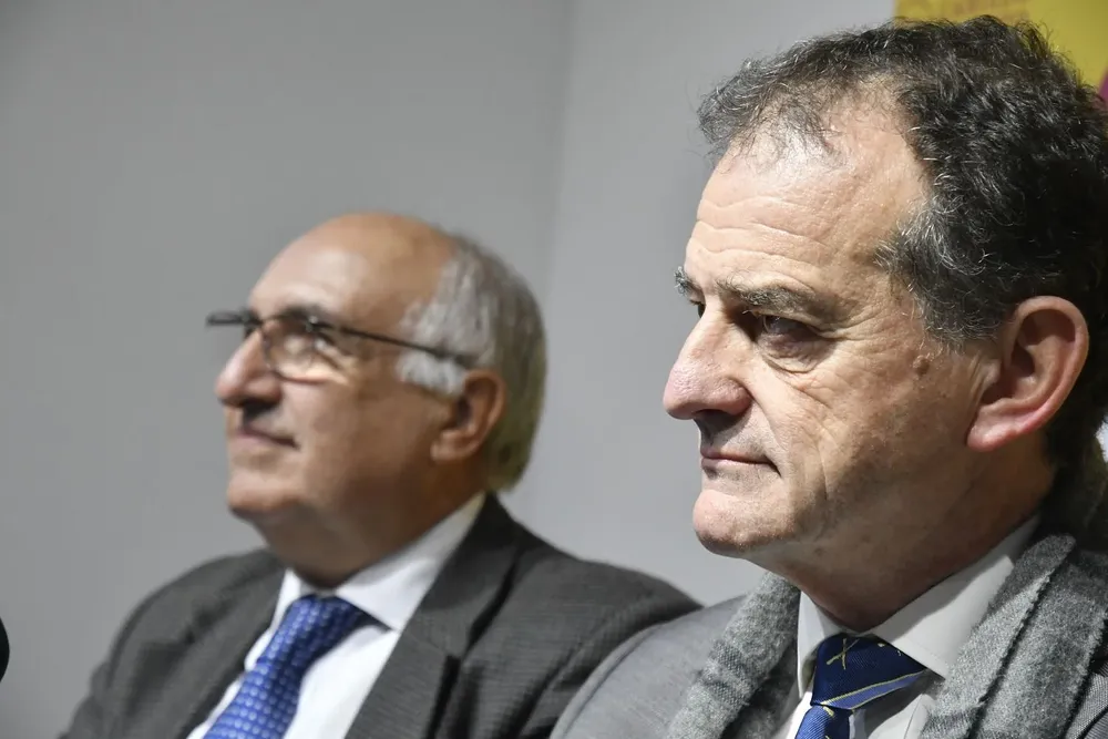 El senador Guido Manini Ríos junto al presidente de Cabildo Abierto, Guillermo Domenech