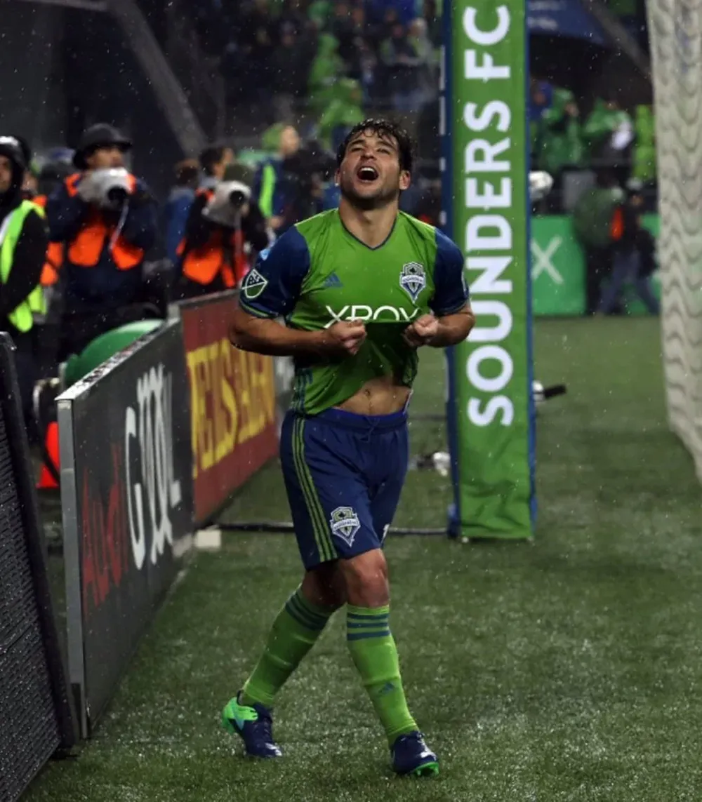 Lodeiro festeja uno de sus goles
