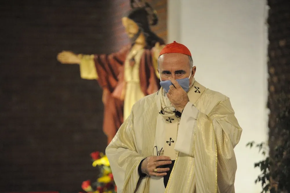 El Cardenal Sturla en una celebración con los protocolos sanitarios.