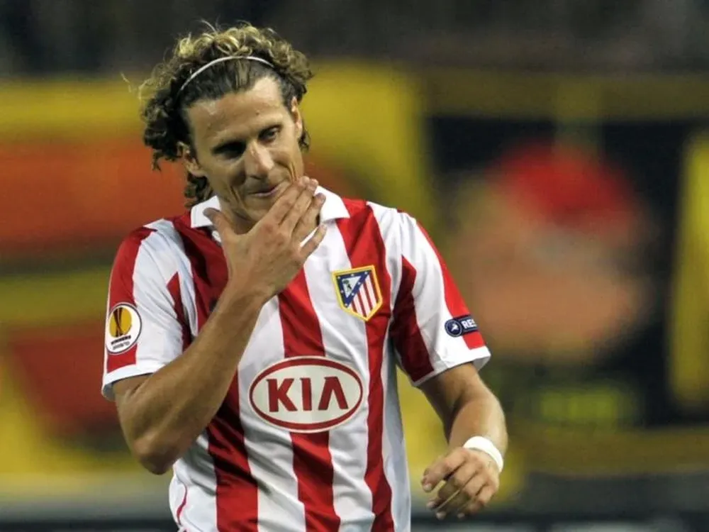 Forlán se recuperó y juega ante Sevilla