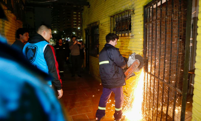 Desalojo en San Telmo: hallaron miles de fotocopias de DNI y hasta un sarcófago en un predio ocupado por Raúl Castells hace 12 años