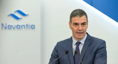 El presidente del Gobierno, Pedro Sánchez, interviene durante su visita a las instalaciones del astillero de Navantia