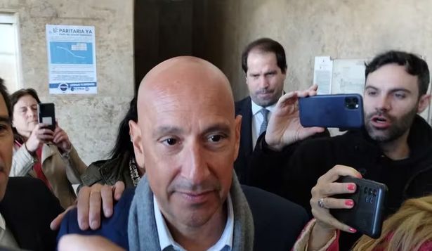 El exmédico presidencial mostró nuevos chats y confirmó haber visto el moretón en el ojo de Fabiola Yañez