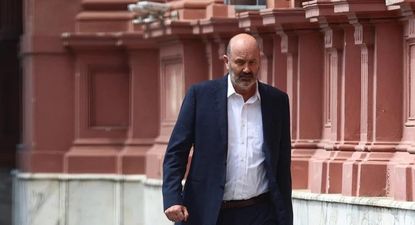 Desvinculaciones, reorganización y examen de ingreso para empleados públicos: el Gobierno reglamentó la primera parte de la Ley Bases