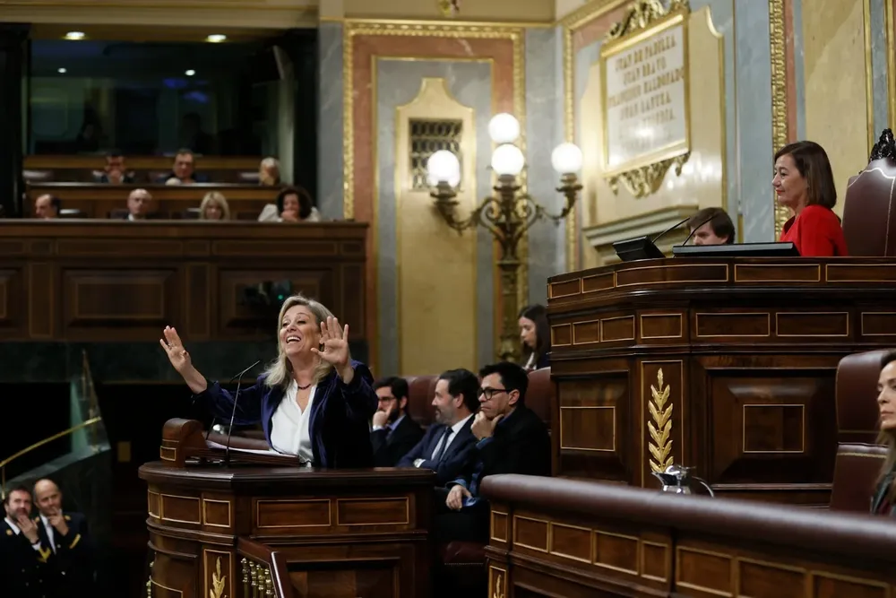 La diputada del PP Macarena Montesinos interviene este jueves en el pleno del congreso en el que se debate sobre la corrupción.